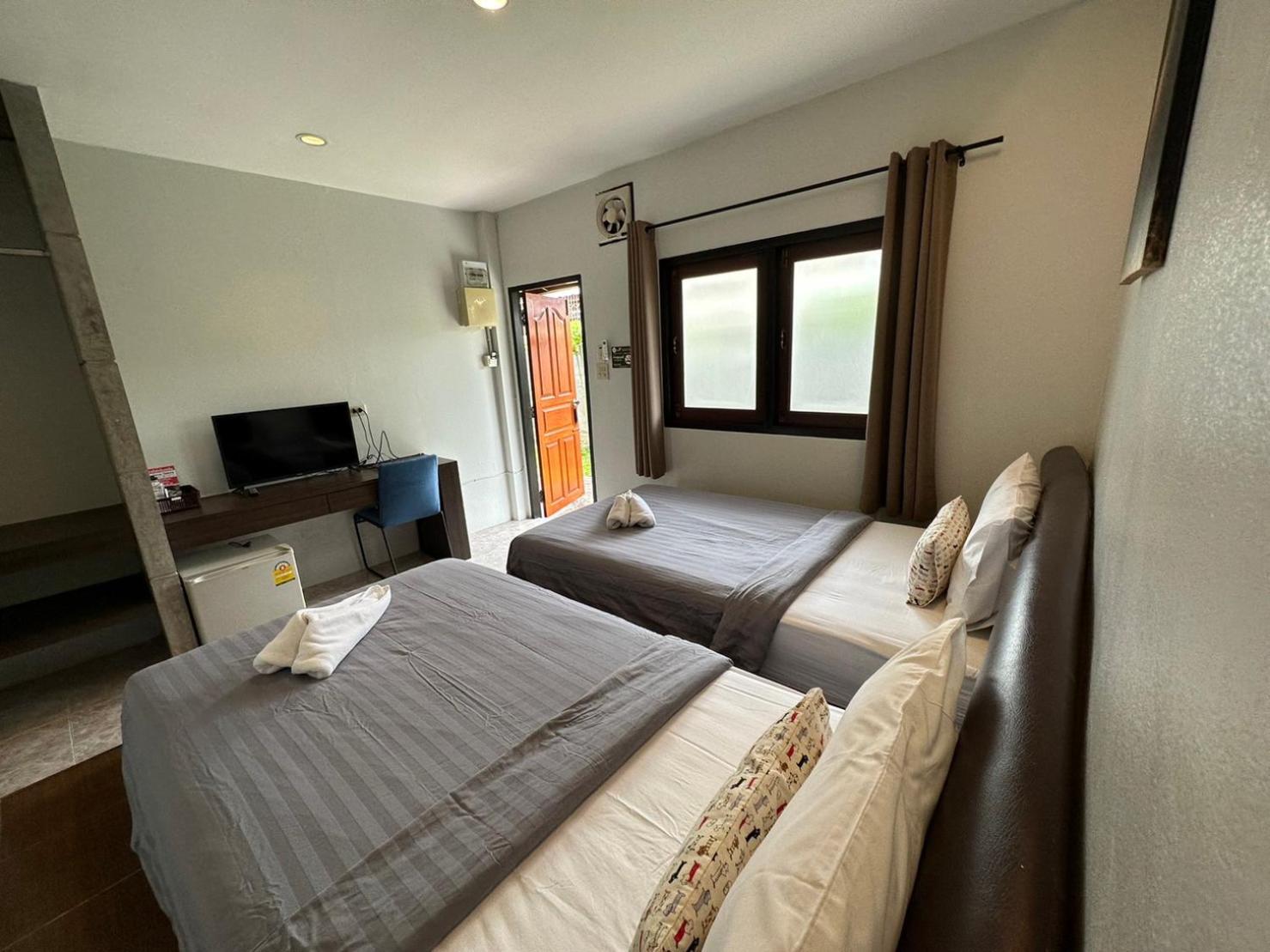 Baan Ma Feung Guesthouse Kanchanaburi City Exteriör bild