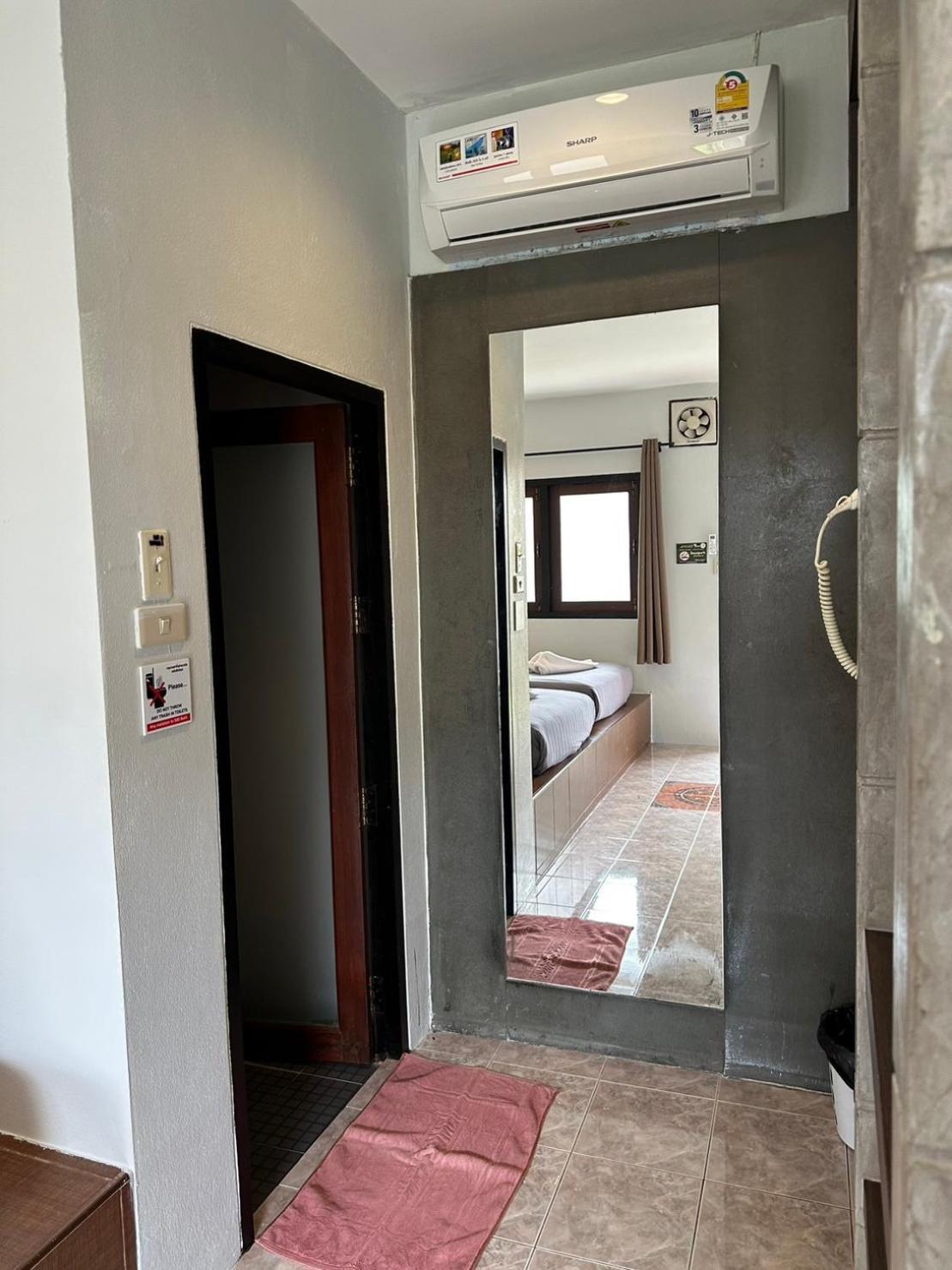 Baan Ma Feung Guesthouse Kanchanaburi City Exteriör bild