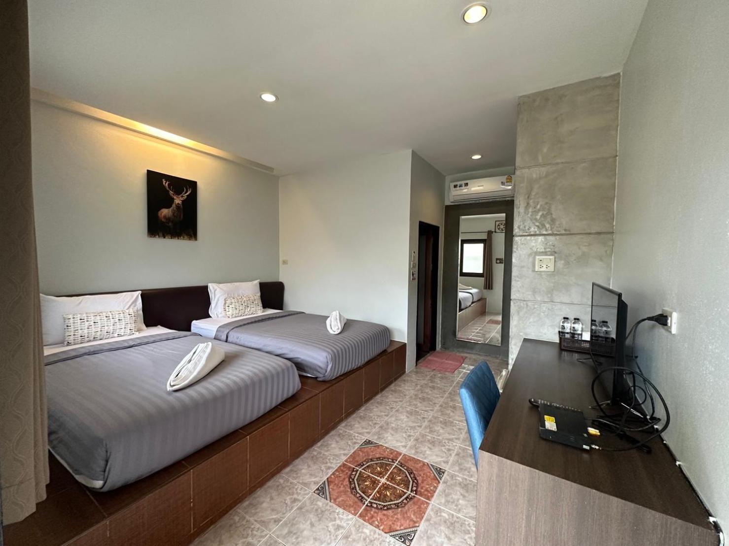 Baan Ma Feung Guesthouse Kanchanaburi City Exteriör bild