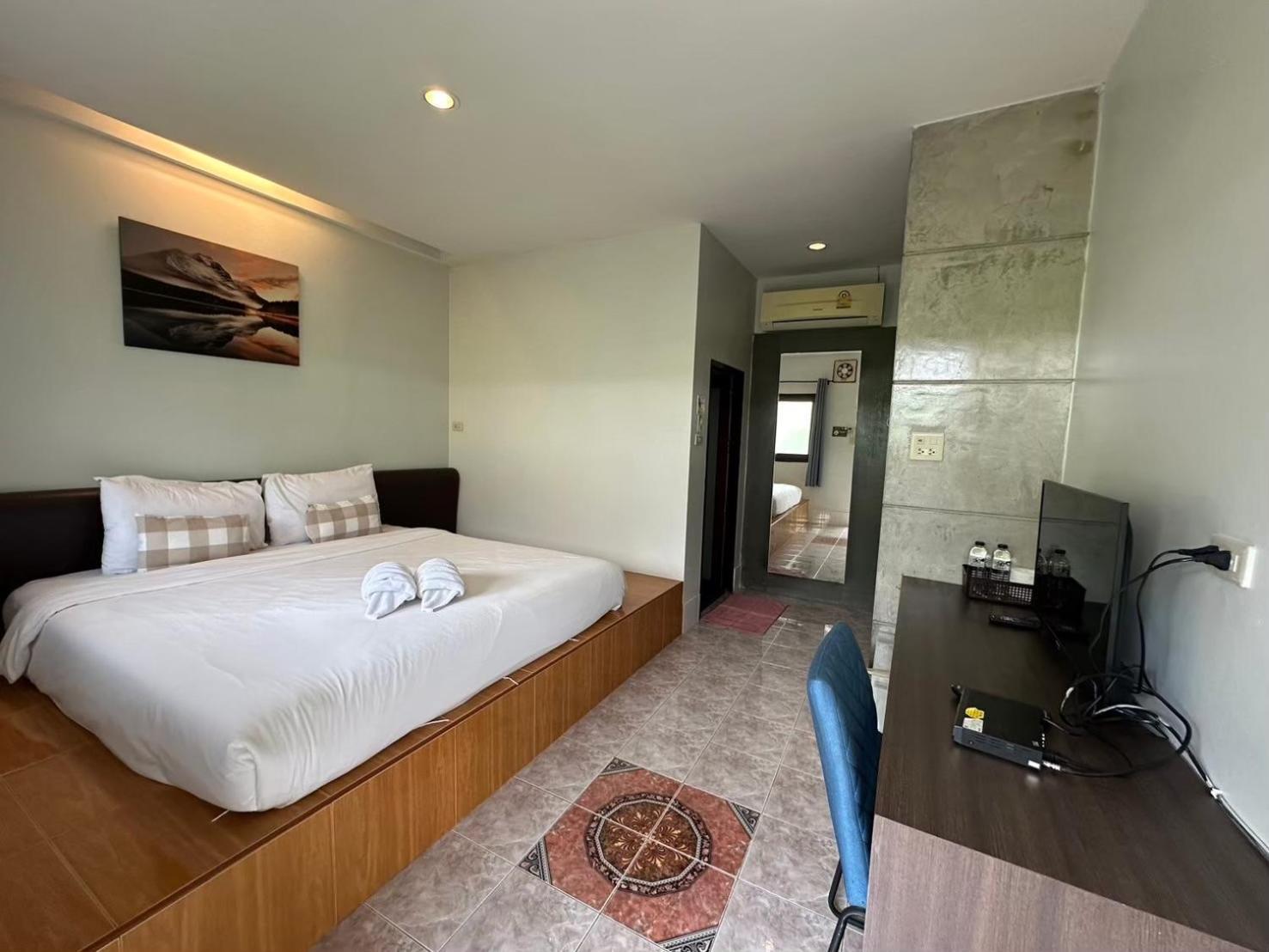 Baan Ma Feung Guesthouse Kanchanaburi City Exteriör bild