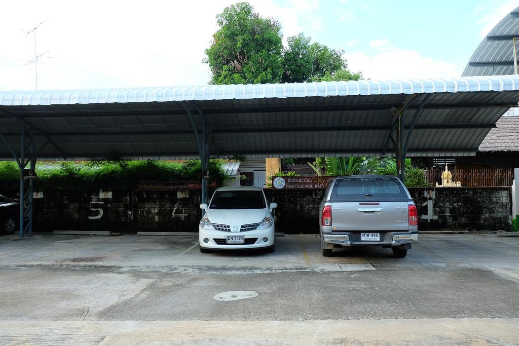 Baan Ma Feung Guesthouse Kanchanaburi City Exteriör bild