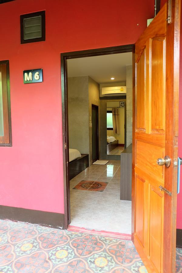 Baan Ma Feung Guesthouse Kanchanaburi City Exteriör bild